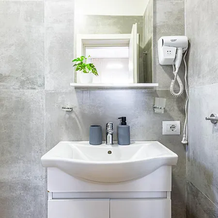 Apartment Lian 2 - Modern Triple --- Brand New - Lungomare 3 Min Walk Vlore