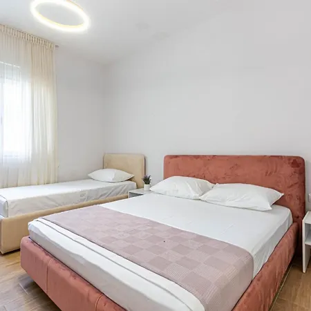 Apartment Lian 2 - Modern Triple --- Brand New - Lungomare 3 Min Walk *