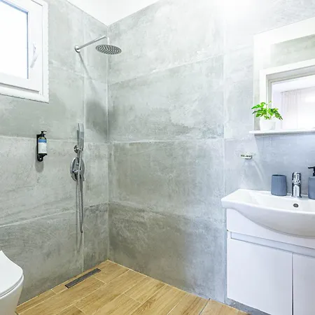 Lian 2 - Modern Triple --- Brand New - Lungomare 3 Min Walk * Vlorë