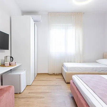 Lian 2 - Modern Triple --- Brand New - Lungomare 3 Min Walk Διαμέρισμα *